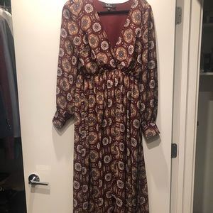 Boho Lulus maxi dress. Size medium.